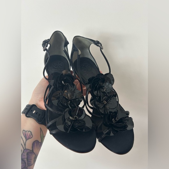 Tory Burch Black Leather Blossom Floral Embellished Sandals Size 6.5 - Picture 1 of 8